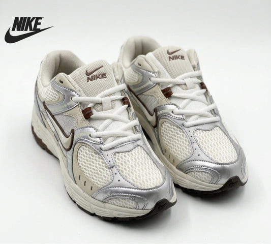 Nike V5 RNR Sneakers - Beige&Silver